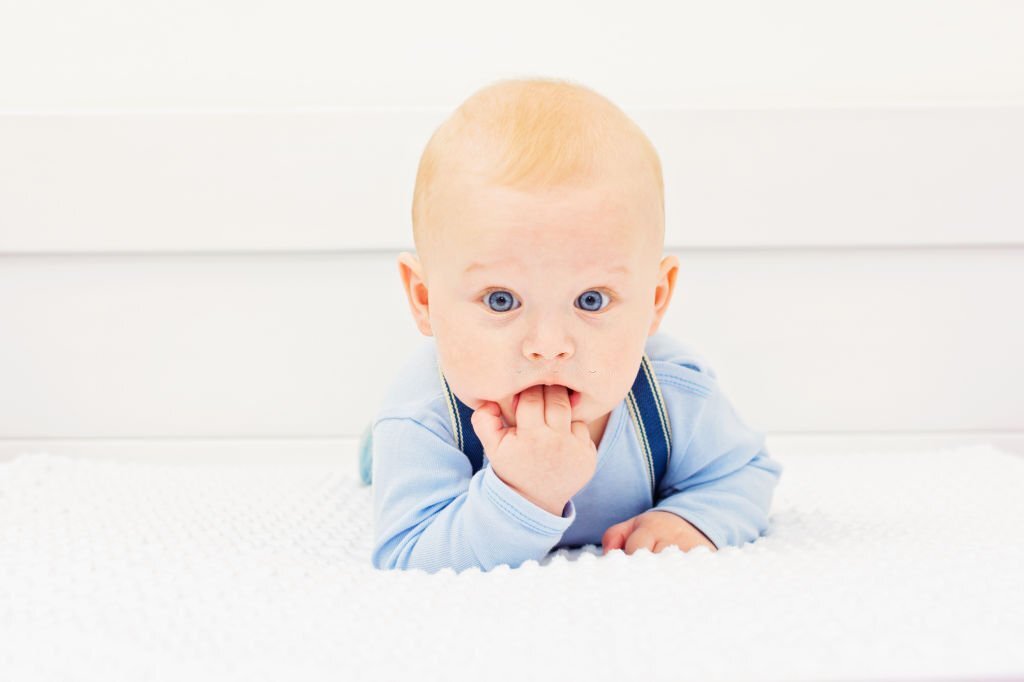 Why Is My Toddler Sticking His Fingers Down His Throat? InfantsLab